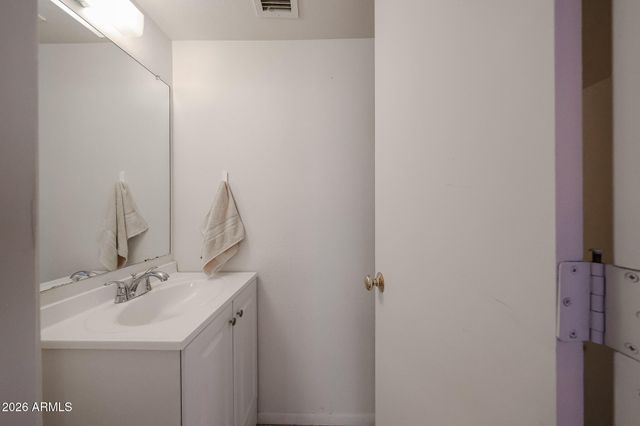 10410 N 7TH Place 2, Phoenix, AZ 85020