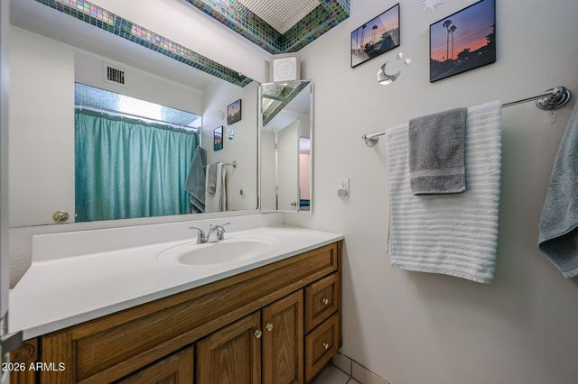 10410 N 7TH Place 2, Phoenix, AZ 85020