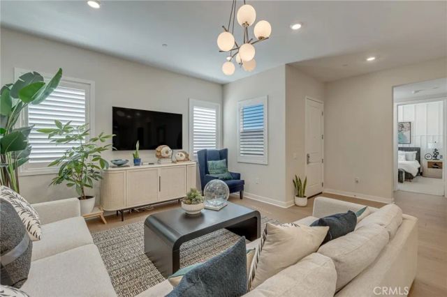 441 Sora, Irvine, CA 92618