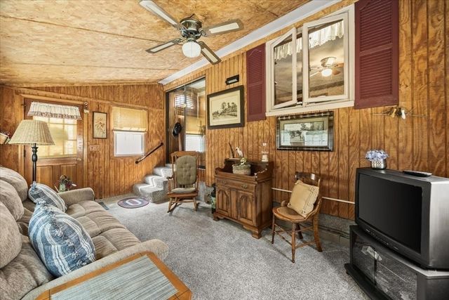 32 Colonial Drive, Taunton, MA 02780