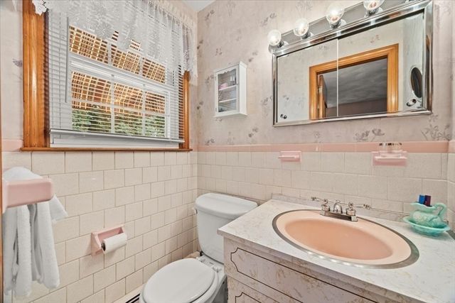 32 Colonial Drive, Taunton, MA 02780
