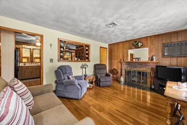 32 Colonial Drive, Taunton, MA 02780
