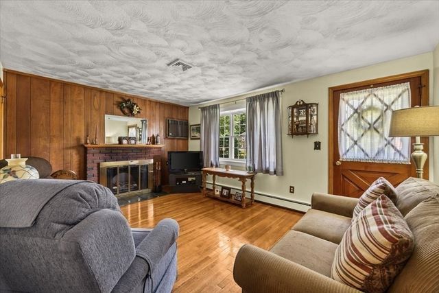 32 Colonial Drive, Taunton, MA 02780