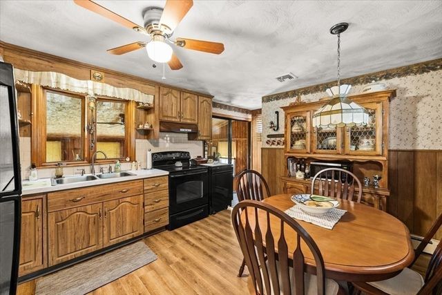 32 Colonial Drive, Taunton, MA 02780
