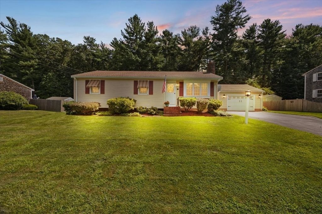 32 Colonial Drive, Taunton, MA 02780