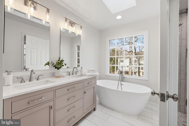 1285 LAMPLIGHTER WAY, Reston, VA 20194