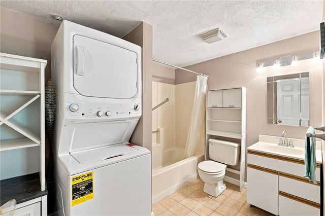 200 Woodlawn Avenue 111, North Providence, RI 02904