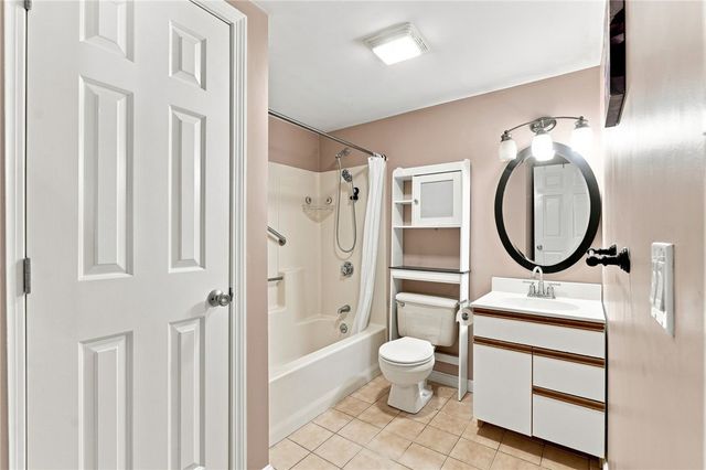 200 Woodlawn Avenue 111, North Providence, RI 02904