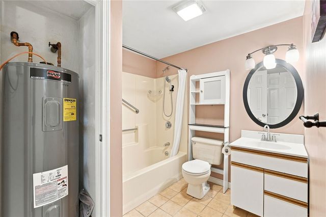 200 Woodlawn Avenue 111, North Providence, RI 02904