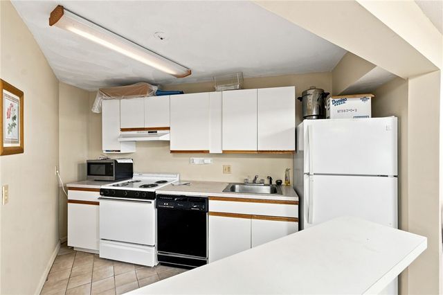 200 Woodlawn Avenue 111, North Providence, RI 02904