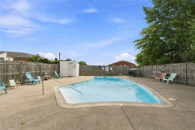200 Woodlawn Avenue 111, North Providence, RI 02904