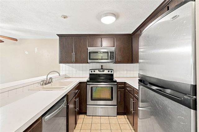 200 Woodlawn Avenue 111, North Providence, RI 02904