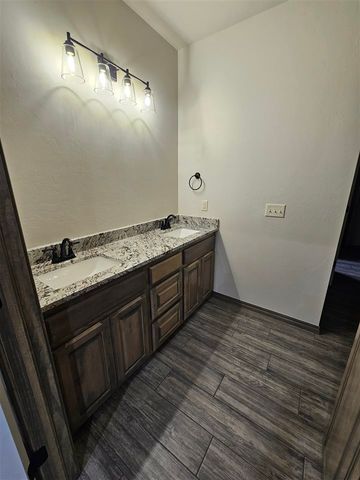 113 S 6th Ave, Sterling, OK 73567