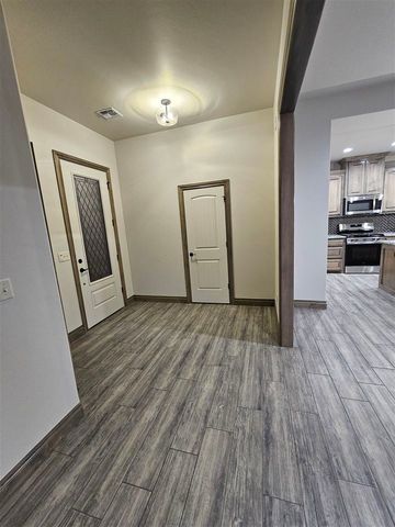 113 S 6th Ave, Sterling, OK 73567