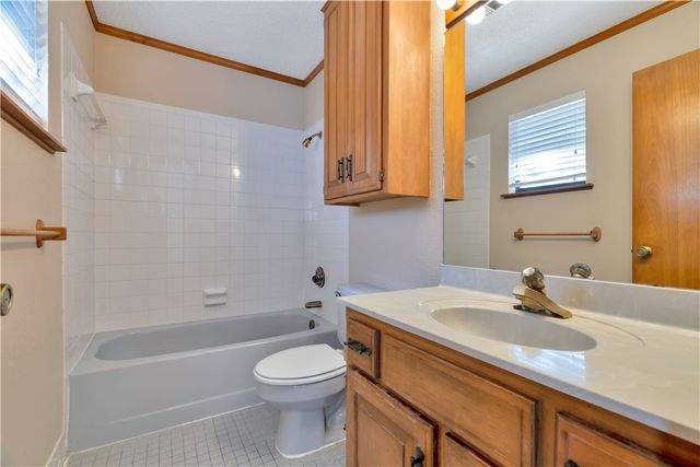 3425 Sandpiper Drive, Fayetteville, AR 72704