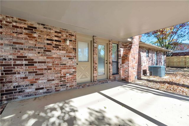 3425 Sandpiper Drive, Fayetteville, AR 72704