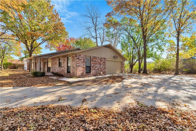 3425 Sandpiper Drive, Fayetteville, AR 72704
