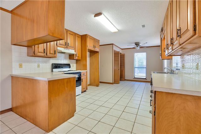 3425 Sandpiper Drive, Fayetteville, AR 72704