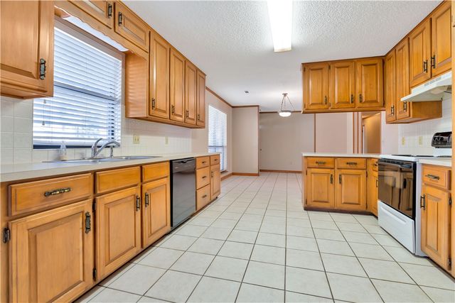 3425 Sandpiper Drive, Fayetteville, AR 72704