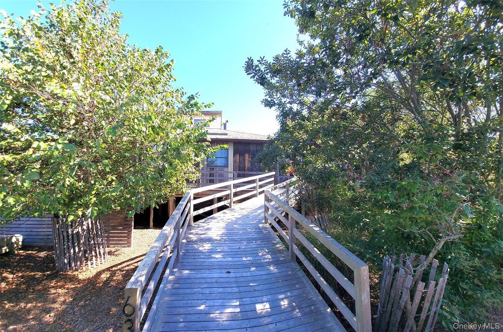 63 Holly Walk, Bay Shore, NY 11706 — exterior