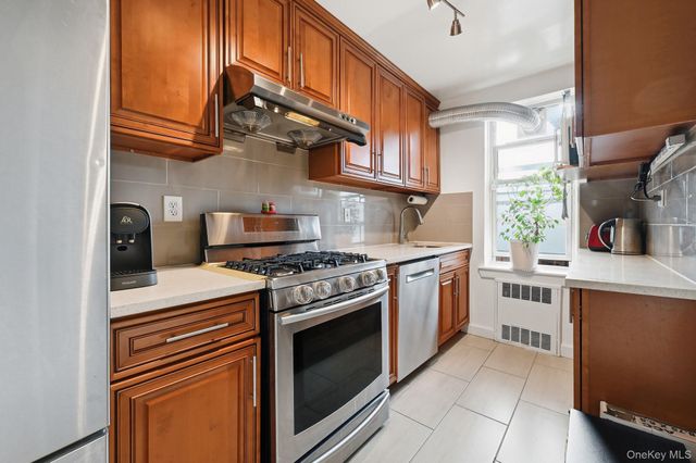 67-11 Yellowstone Boulevard 5B, Forest Hills, NY 11375