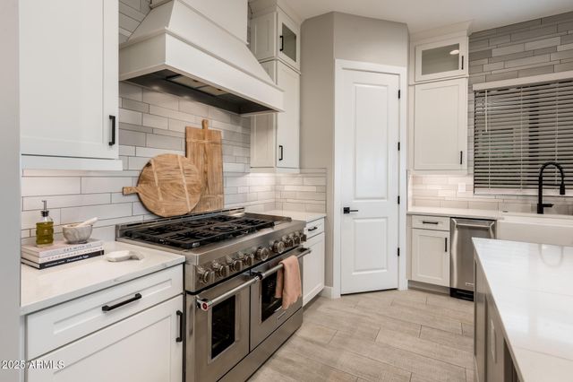 6615 E Libby Street, Phoenix, AZ 85054