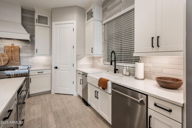 6615 E Libby Street, Phoenix, AZ 85054