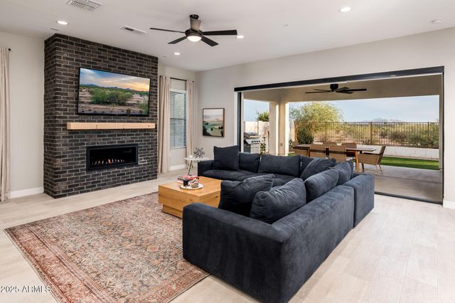 6615 E Libby Street, Phoenix, AZ 85054