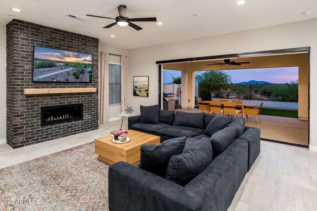 6615 E Libby Street, Phoenix, AZ 85054