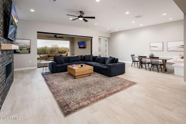 6615 E Libby Street, Phoenix, AZ 85054