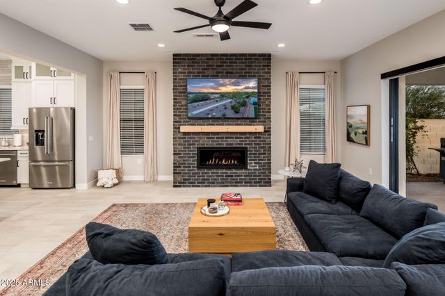 6615 E Libby Street, Phoenix, AZ 85054