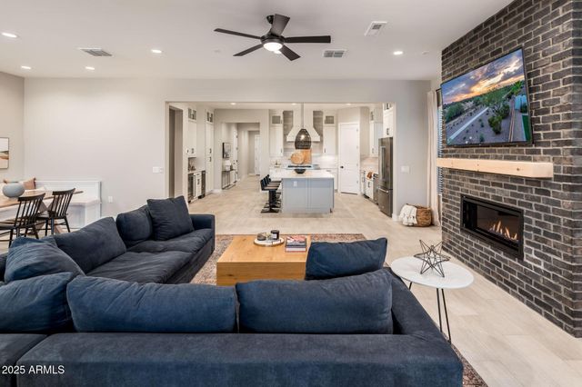 6615 E Libby Street, Phoenix, AZ 85054