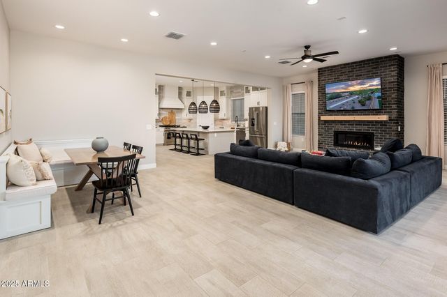 6615 E Libby Street, Phoenix, AZ 85054