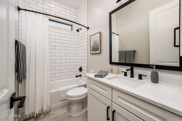 6615 E Libby Street, Phoenix, AZ 85054