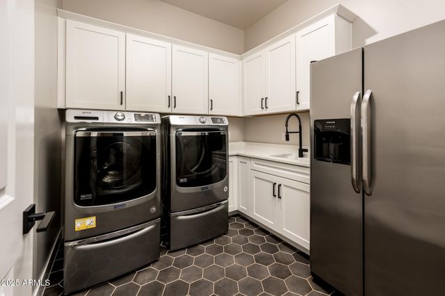 6615 E Libby Street, Phoenix, AZ 85054