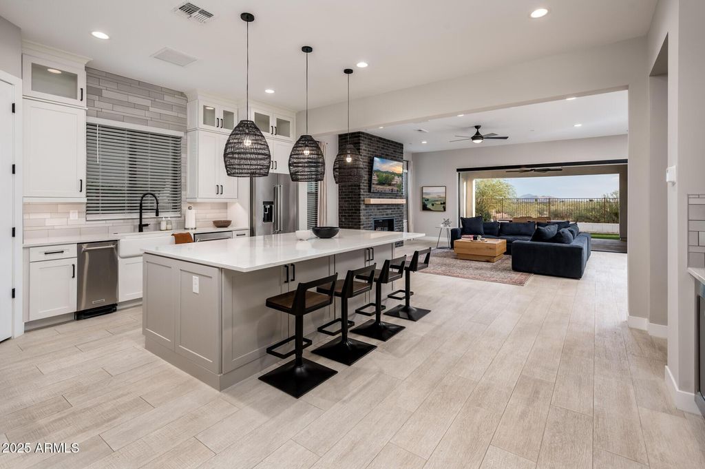 6615 E Libby Street, Phoenix, AZ 85054