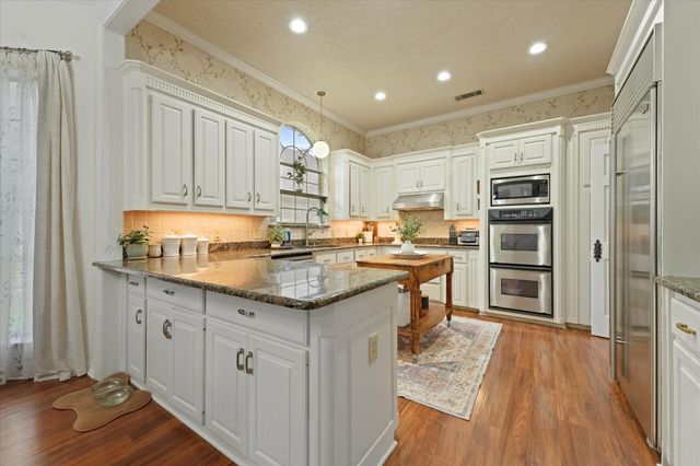 626 Creekbend Drive, Mesquite, TX 75149