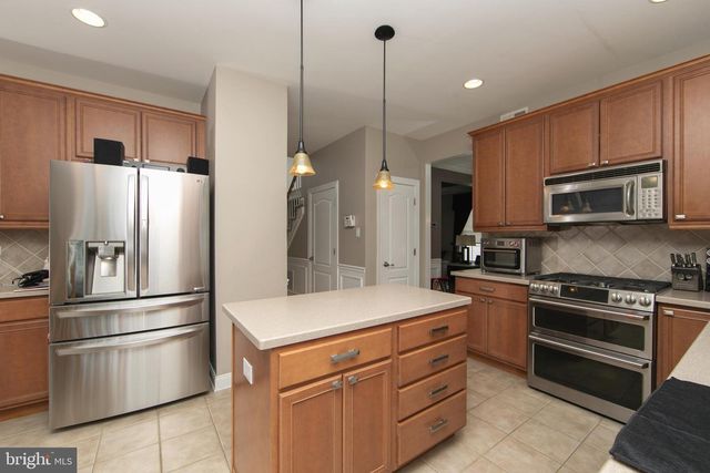 642 BAINBRIDGE DR, Mullica Hill, NJ 08062