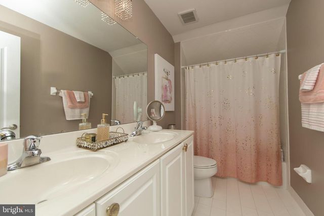 642 BAINBRIDGE DR, Mullica Hill, NJ 08062