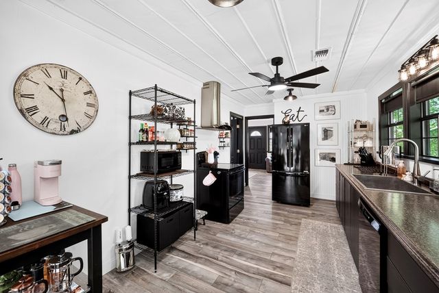 219 Indian Creek Rd, Ingram, TX 78025