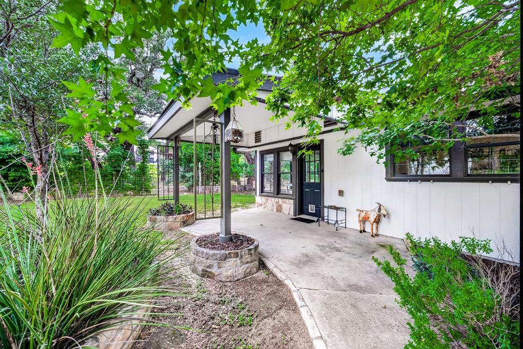 219 Indian Creek Rd, Ingram, TX 78025