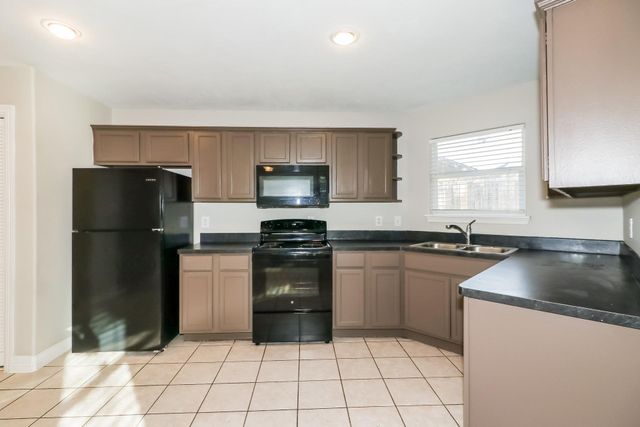 214 N Native Lane, Houston, TX 77022