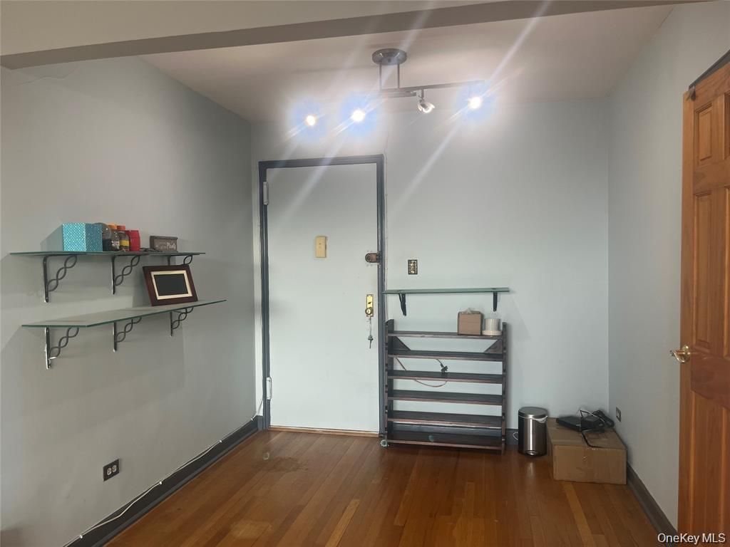 139-15 83rd Avenue 717, Briarwood, NY 11435 — photo 2