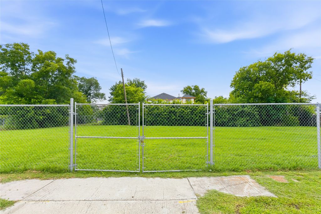 2801 Medill Street, Dallas, TX 75215