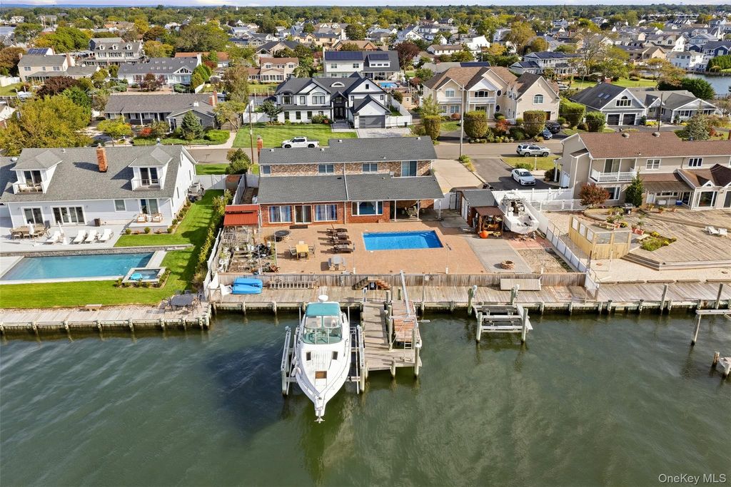 116 Lucinda Drive, Babylon, NY 11702 — exterior