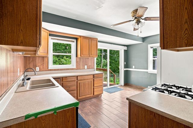 9 Blackhawk Hills Drive, Rock Island, IL 61201