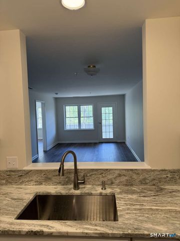 75 Washington Avenue 7-305, Hamden, CT 06518