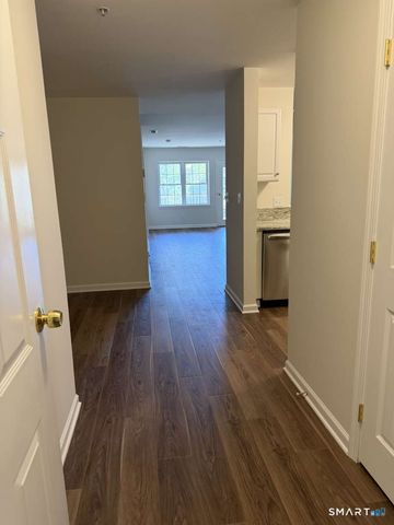 75 Washington Avenue 7-305, Hamden, CT 06518