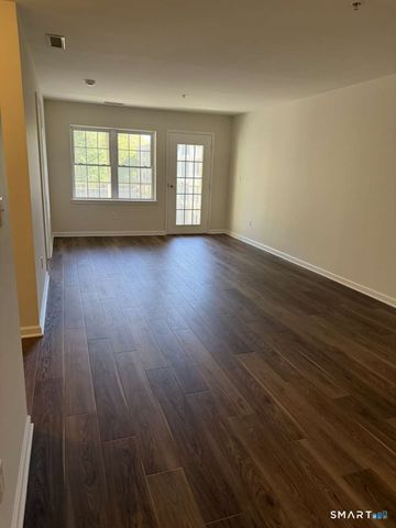 75 Washington Avenue 7-305, Hamden, CT 06518