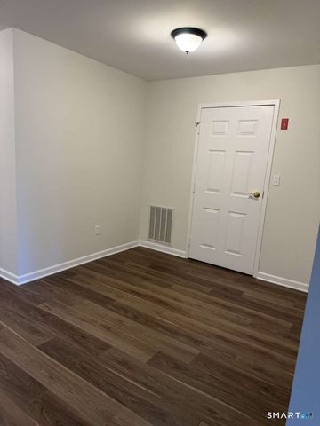 75 Washington Avenue 7-305, Hamden, CT 06518